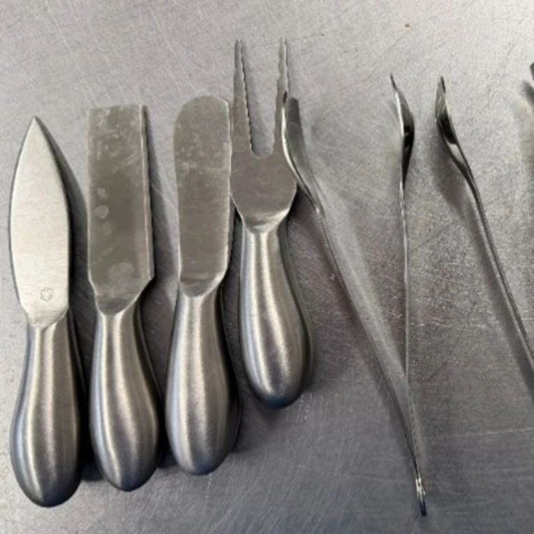 [RNT-SERVE-CHEESE] Cheese Knives and Serving Tongs